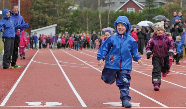 Dagens opningsfest blei avslutta med 60-meter for dei yngste. (Foto: Kjetil Vasby Bruarøy)