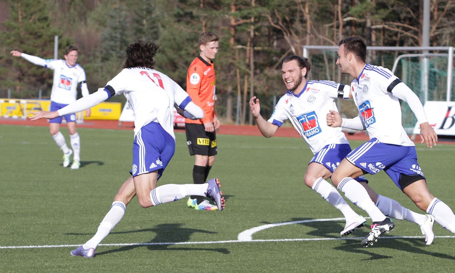 Lysekloster leia 3-0 over Åsane!