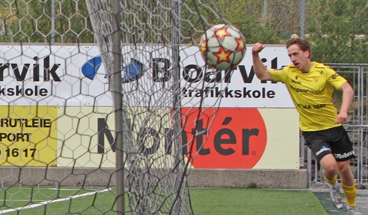 Niklas Lunde Fosen skåra begge Os sine mål i dag. Her heime mot Ready før sommaren. (Foto: Kjetil Vasby Bruarøy)
