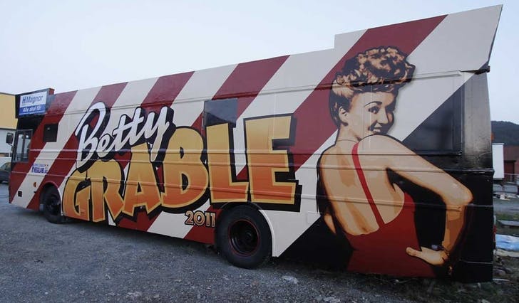 Betty Grable nyoppussa og fin i Os før russetida i 2011. No har Betty blitt Sandsli-russebuss. (Foto: Kjetil Vasby Bruarøy)