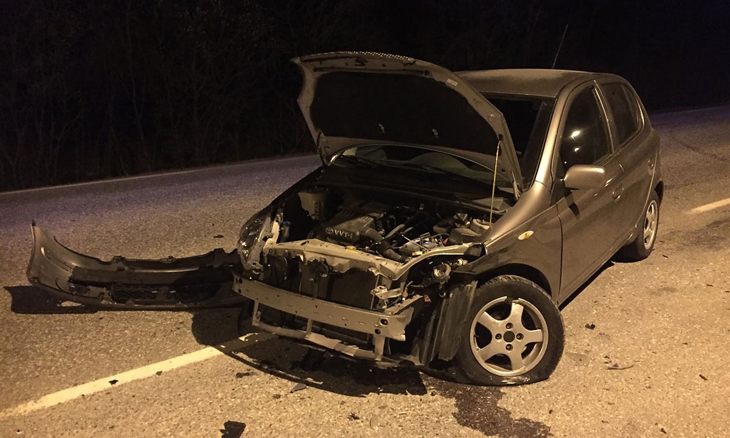 To bilar var innblanda i ei trafikkulykke på Ulvensletta i natt - seks ungdommar til legevakt. (Lesarbilde: tips@midtsiden.no)
