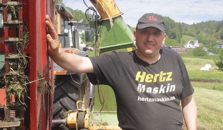 Martin Lyssand meiner dei som flyttar til eit landbruksområde må tola traktorkjøring, også om søndagen. (Foto: Kjetil Vasby Bruarøy)