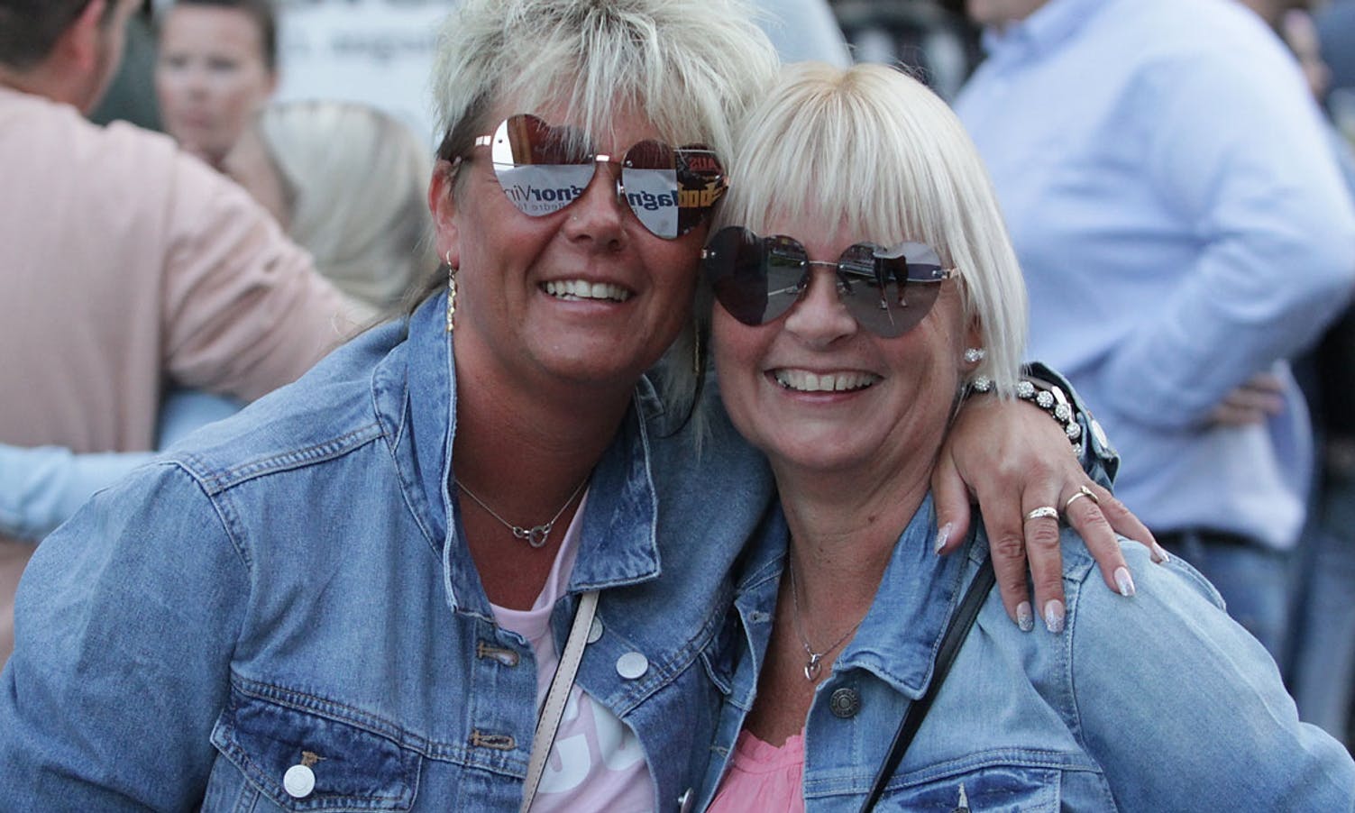 Pink ladies frå Hegglandsdalen med nye solbriller. (Foto: KVB)