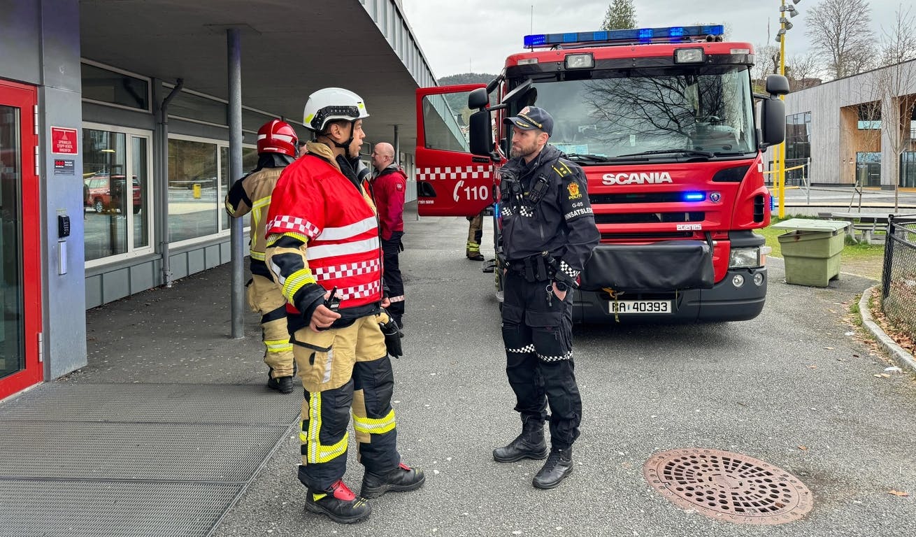 Brannsjef Erik Walden og politibetjent Atle Birkeland. Foto: Susann Haukeland Børnes