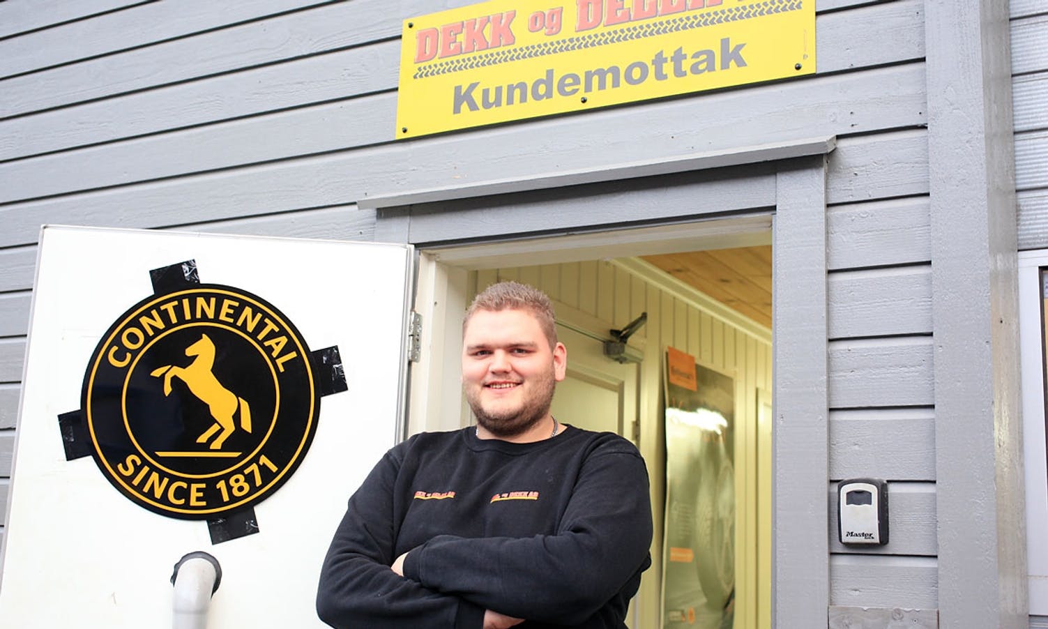 24 år og butikksjef: Peder Strømme. (Foto: ØH)