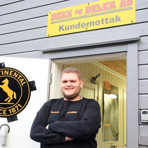 24 år og butikksjef: Peder Strømme. (Foto: ØH)