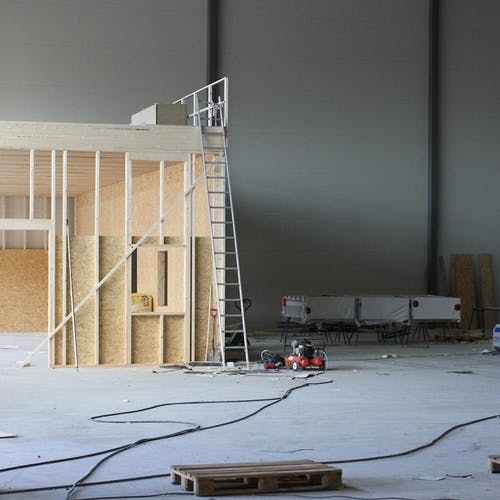 Kontor og fotostudio-delen er i ferd med å bli bygd (foto: AH)