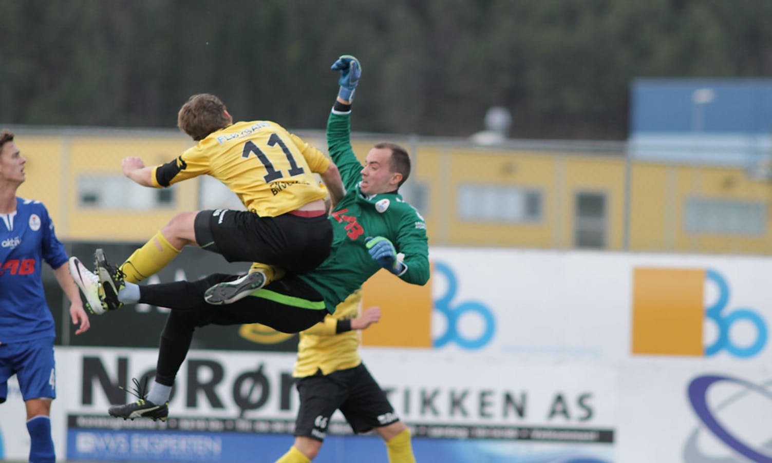 Sander Kvittingen slo litt luft ut av Bjarg-keeperen før han sjølv blei skadd. (Foto: KVB)