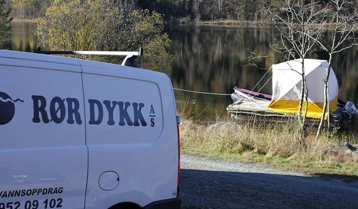 Rør Dykk frå Os er på oppdrag for Bergen Vann, her i Gåssandvatnet og i Krokvatnet eit stykke ovanfor. (Foto: Kjetil Vasby Bruarøy)