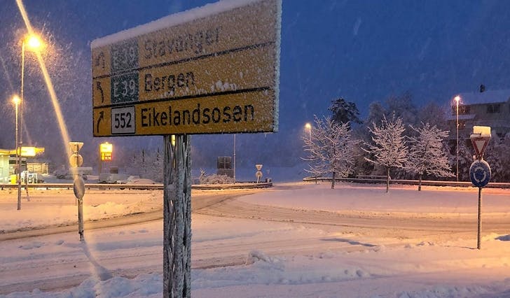 Rundkøyringa ved Meny og Uno X 10. januar i år. (Ill. foto: Kjetil Vasby Bruarøy)