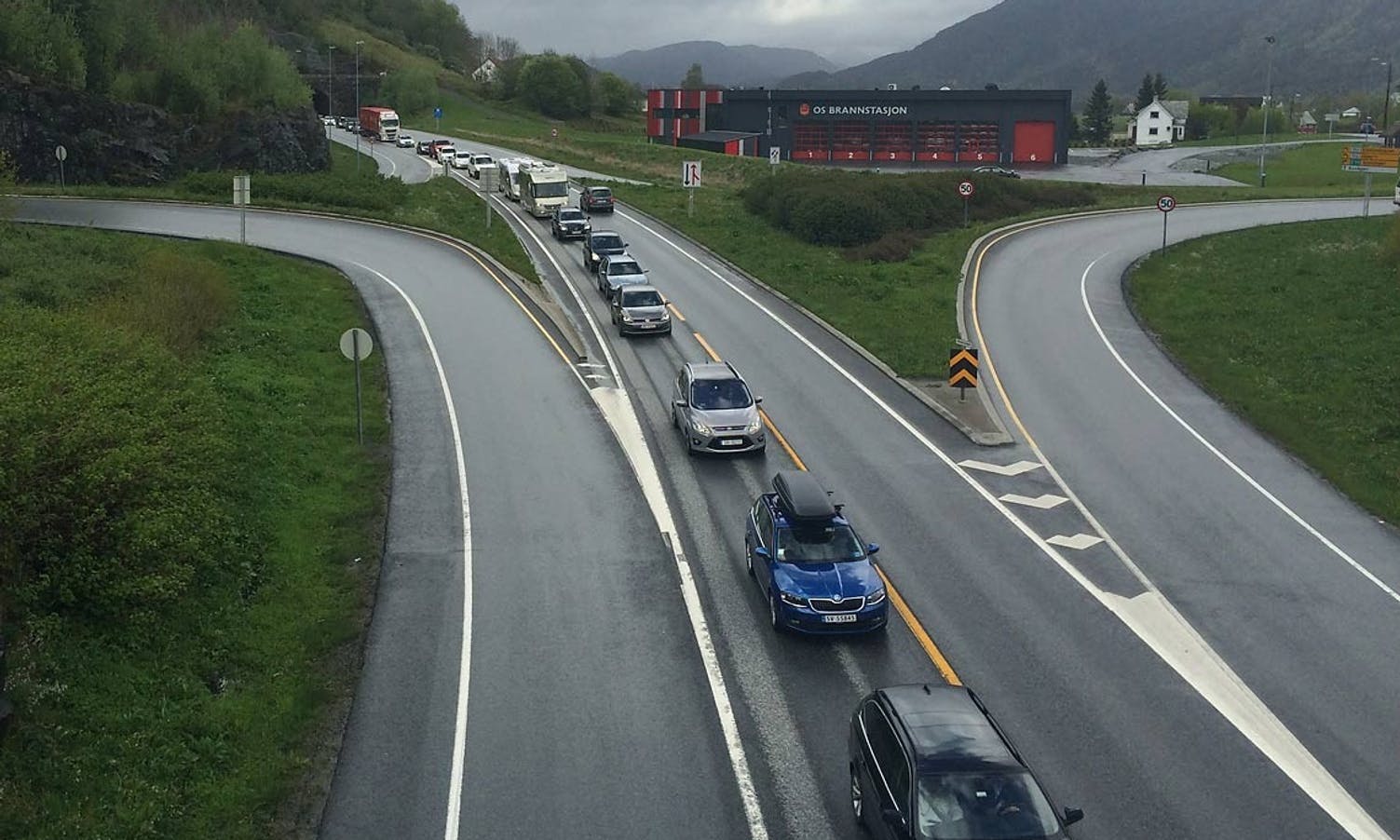 I 18-tida i fjor gjekk køen gjennom Liafjelltunnelen. (Foto: Christina F. Bruarøy)