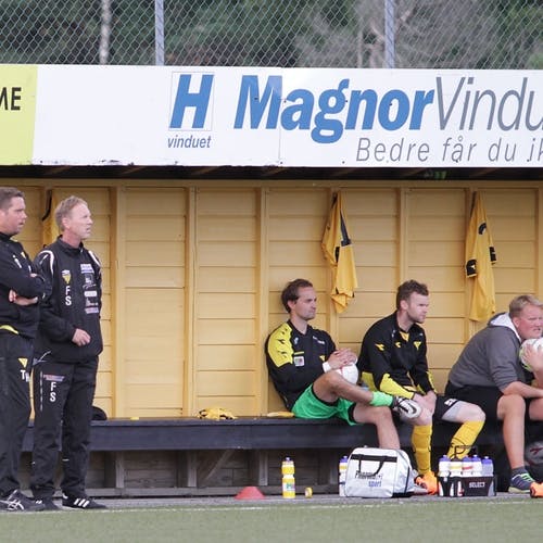 Benken: Mikkelsen og Villén var sjuke til dagens kamp. (Foto: Kjetil Vasby Bruarøy)