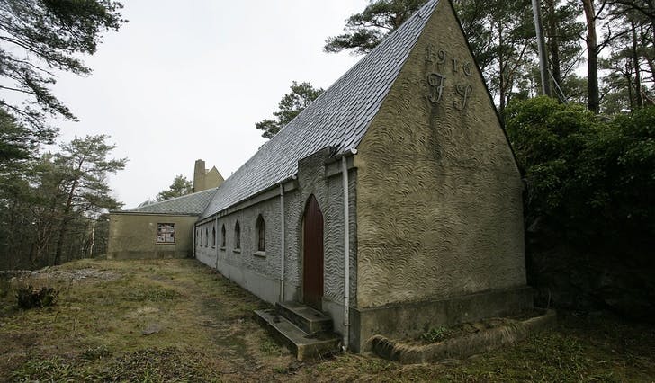 Kjeglehallen på Skorpo blei bygd i 1916. (Bilde frå 2009, foto: Kjetil Vasby Bruarøy)
