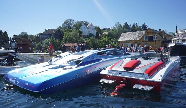 Arefjord sin rekordbåt til kai på Vedholmen Landhandel i fjor. (Foto: Kjetil Vasby Bruarøy)
