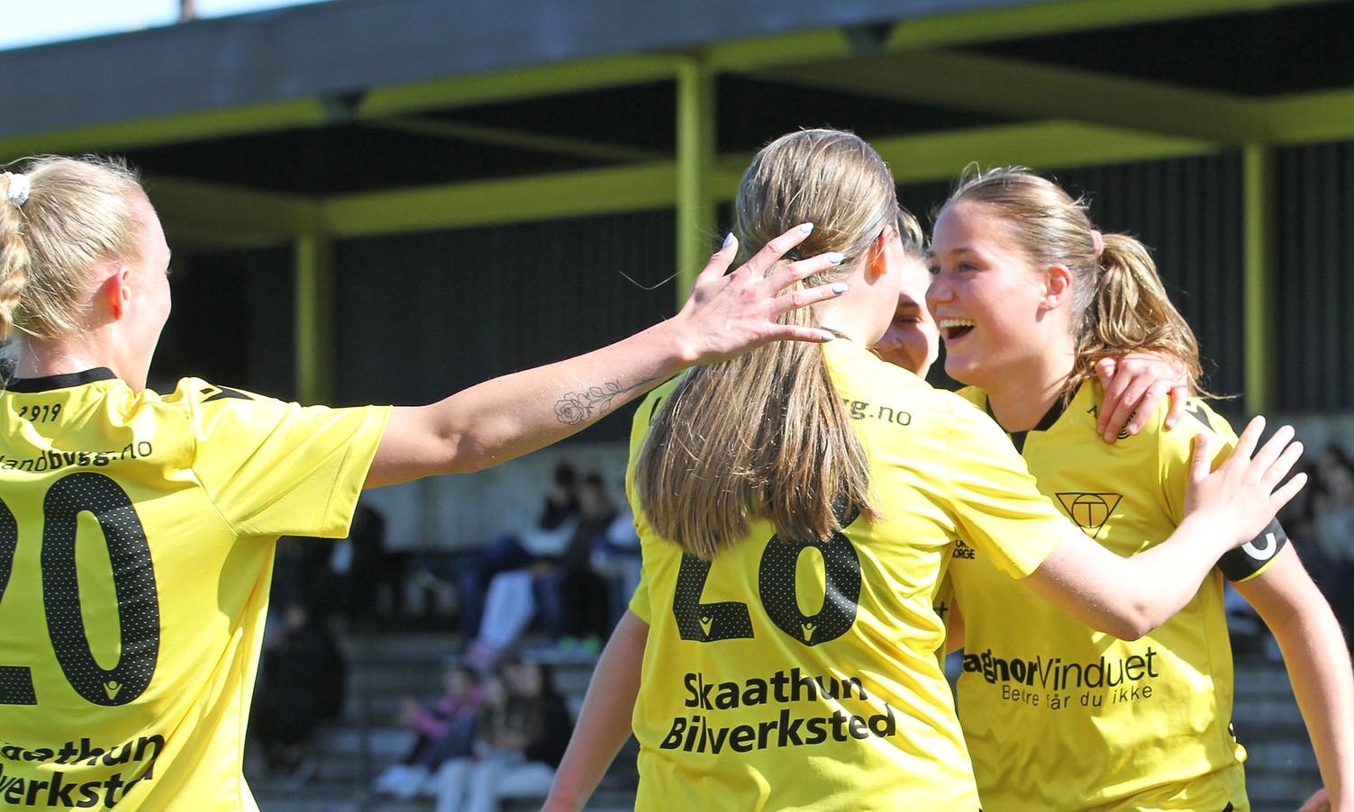 Festhelga heldt fram: Damelaget snudde kampen og vann med tre mål