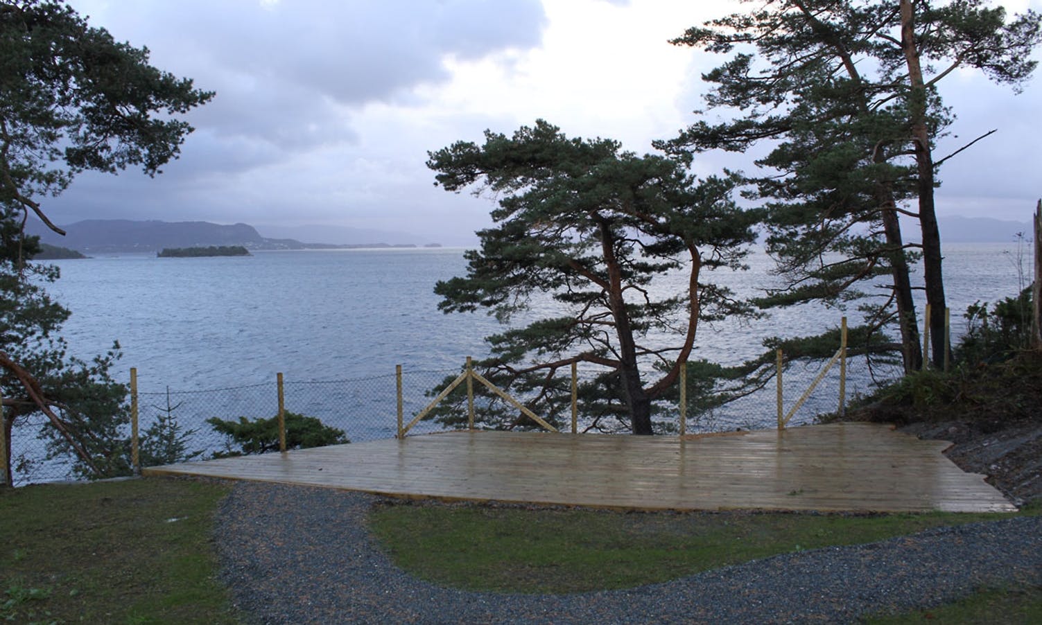 Ein platting med utsikt over fjorden er på plass (foto: AH)