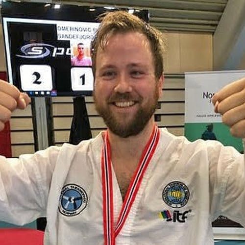 Frank Aarøe kjempa seg til bronse i klassen senior +85 kg. (Foto: privat)