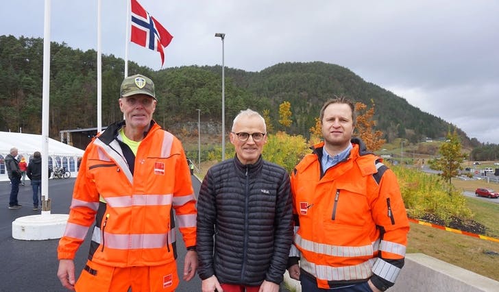 F.v.: Brynjar Øvstedal, Sveinung Apelthun og Reidar Steinsland under markeringa på kontrollplassen. (Foto: Kjetil Vasby Bruarøy)