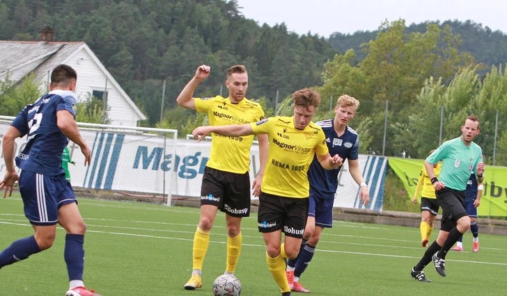 Rune Mo og Anders Havsgård, her i serieopninga med A-laget, sona karantene laurdag og spelte for Os 2 søndag. (Foto: Kjetil Vasby Bruarøy)