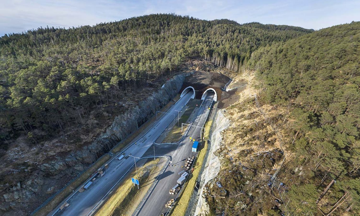 Inngang på Lyshorntunnelen (9,2 km) retning Bergen. (Foto: Statens vegvesen/Hawkeye, 26. februar 2020)