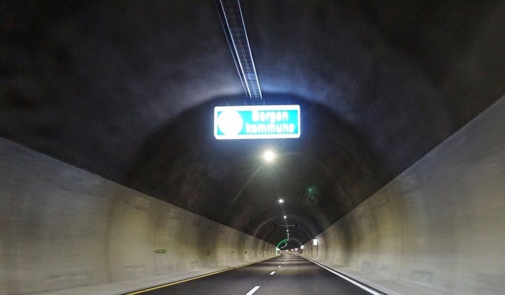 Lyshorntunnelen retning Bergen har noko høgare snittfart enn retning Os. Vegvesenet har ikkje opplyst kva retning «rekordmålinga» blei gjort. (Foto: Nora F. Trippestad)