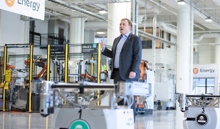 Administrerende direktør i Corvus, Geir Bjørkeli, i fabrikken på Midtun. (Pressefoto)