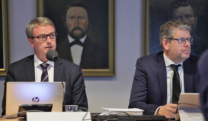 Ordførar Terje Søviknes og rådmann Christian F. Fotland gler seg over fantastiske resultat for både Os og Fusa. (Foto: Kjetil Vasby Bruarøy)