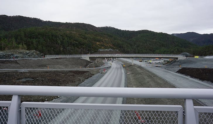 Bygging av ny E39 mellom Os og Bergen - her i Endelausmarka i februar i år. (Foto: Kjetil Vasby Bruarøy)