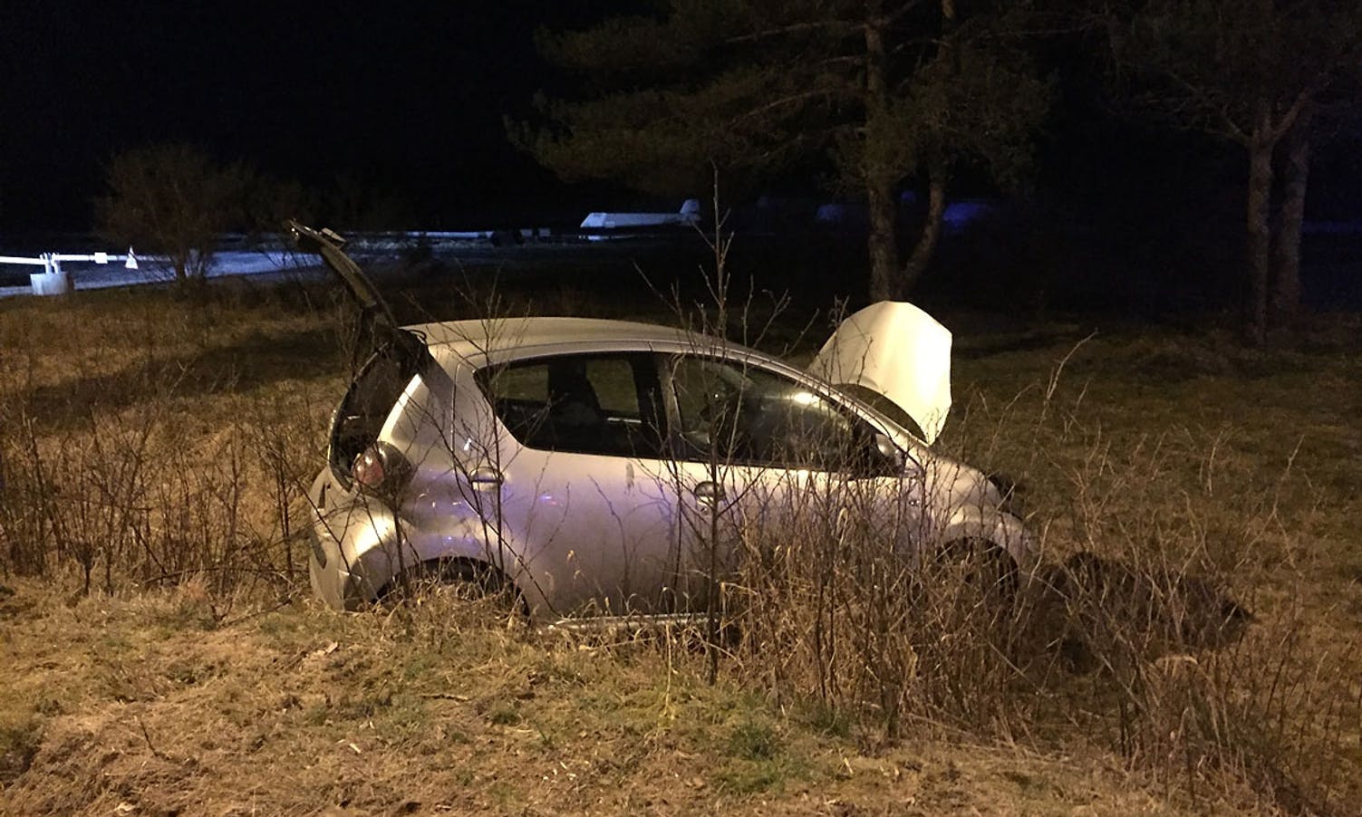 To bilar var innblanda i ei trafikkulykke på Ulvensletta i natt - seks ungdommar til legevakt. (Lesarbilde: tips@midtsiden.no)