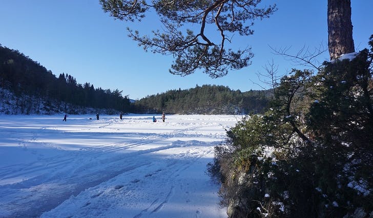 Islagt vatn i Gåsakilen i 2018. (Foto: Kjetil Vasby Bruarøy)