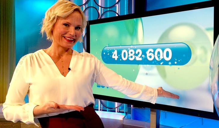 Fire millionar kroner i førjulsgåve må vera fantastisk, seier programleiar Ingeborg Ludlow (foto: Atle Onsrud Jensen, Norsk Tipping)