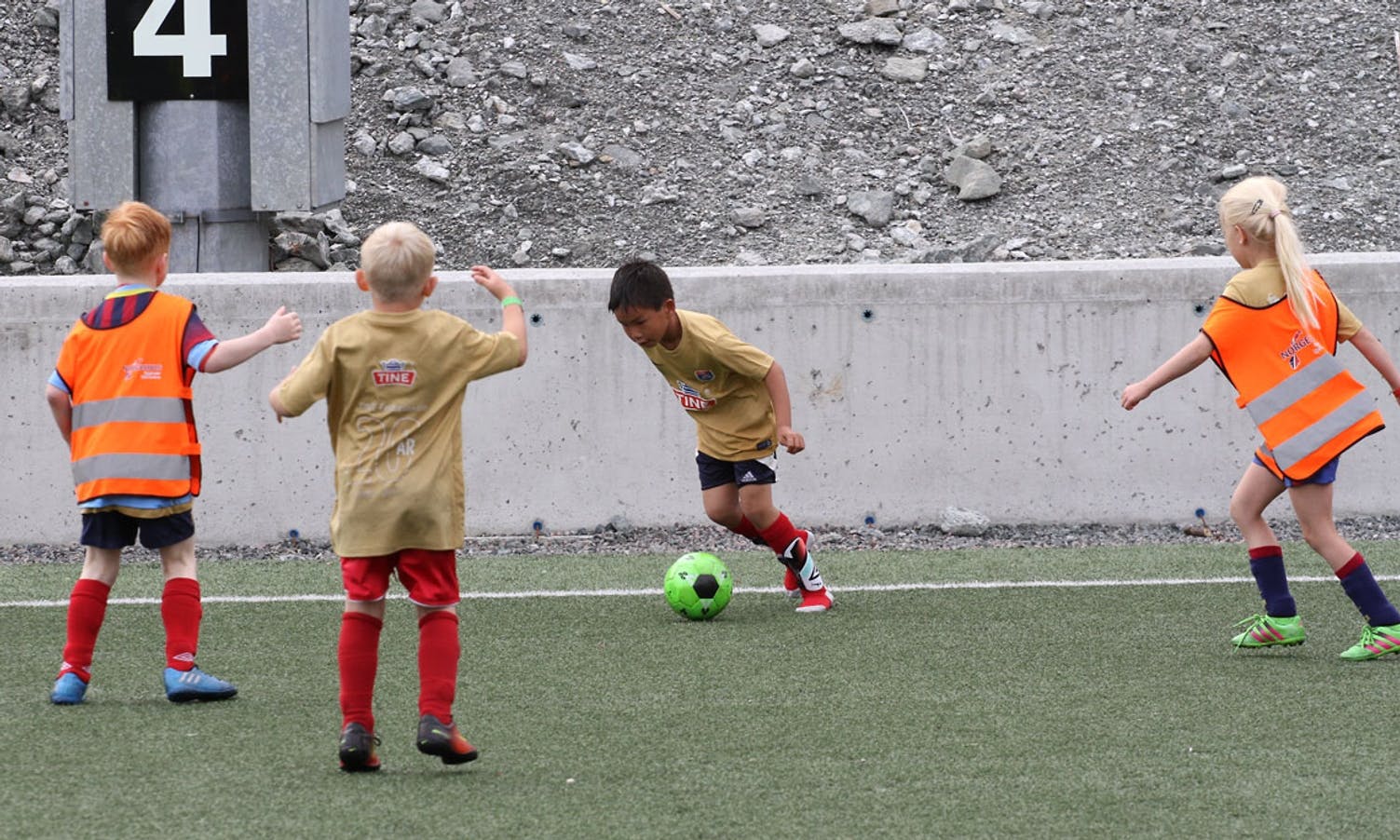 Tine Fotballskule på Søre Neset (foto: Andris Hamre)