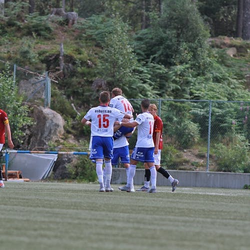 Even Hepsø Vetås vert feira for 3-0. (Foto: KOG)