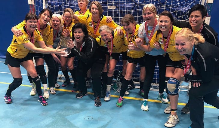 Etter mange år med medalje blei det endeleg NM-gull på laget som på 90-talet spelte i øvste divisjon. (Foto: Linda Forstrønen)