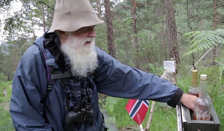 Jimmy Øvredal har sett sitt preg på stien frå Øvredal til Svinningen. (Skjermbilde frå video, foto: Vidar Langeland)