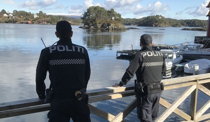 Politiet var blant anna i Øyane for å sjekka hamner og hyttefelt. (Foto: Bjørnafjorden lensmannskontor)