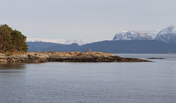 Båten køyrde seg fast i eit garn som gjekk 300 meter ut frå Rogamælsholmen, sør for Ytterøya. (Arkivfoto: Kjetil Vasby Bruarøy)