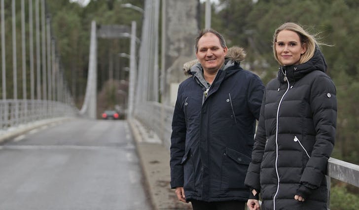 Eigedomsmeklarane Arild Vikøyr og Heidi Kleppe Fugleberg er blant dei som opplever stor interesse for å bu i Strøno. (Foto: Kjetil Vasby Bruarøy)