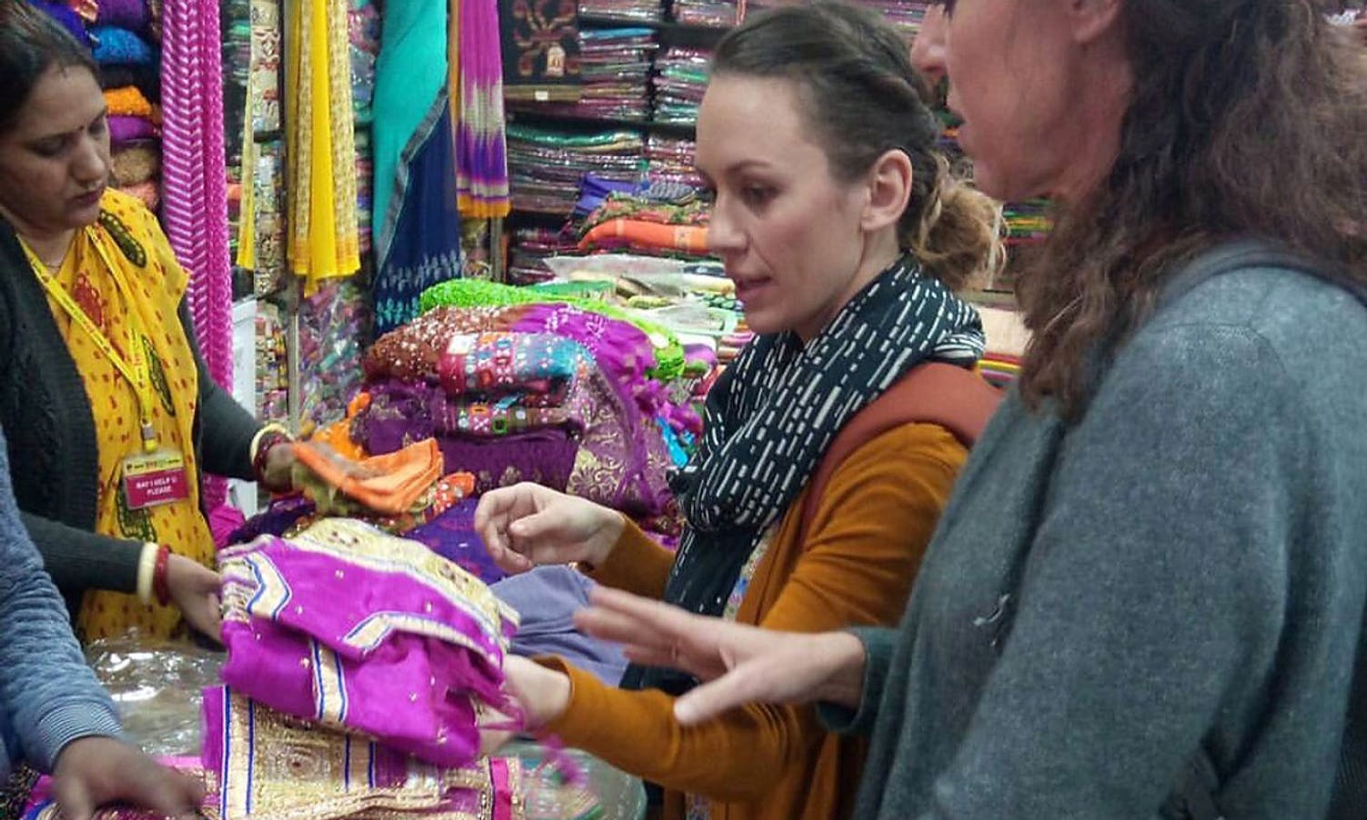 Det blei òg ein tur til Dehli for å sjå på tekstil.