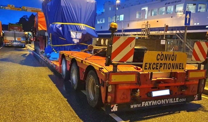 Transportøren hadde dips på 58,3 tonn, men stilte med ei totalvekt på 72,8 tonn. (Foto: Statens vegvesen)