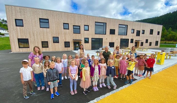 Første skuledag for førsteklassingane på nye Borgafjellet barneskule. (Foto: Ørjan Håland)