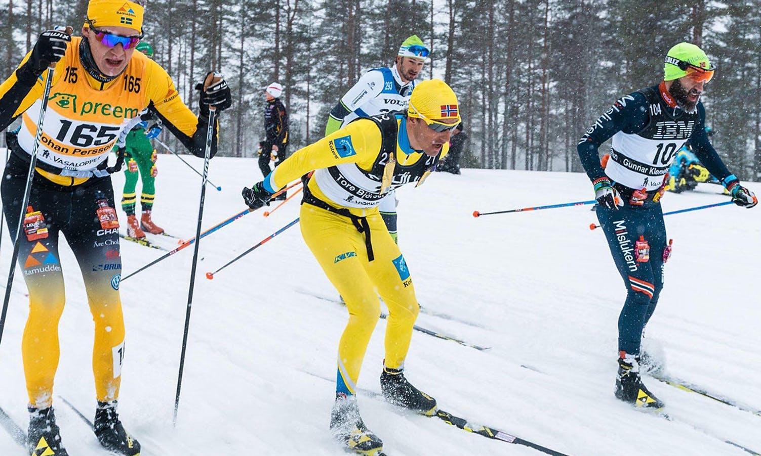 Bøthun (t.h.) side om side med vinnaren, Berdal. (Foto: Visma Ski Classics/Magnus Östh)