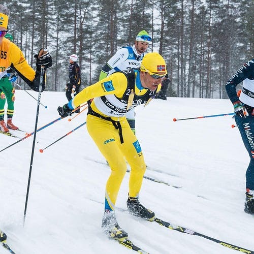Bøthun (t.h.) side om side med vinnaren, Berdal. (Foto: Visma Ski Classics/Magnus Östh)