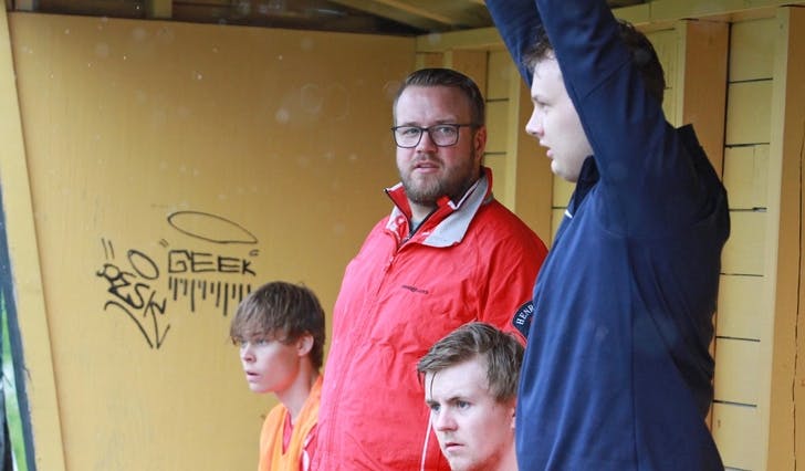 Trenar Lars Rune Moberg. Her under treningskamp mot Os 2 i sommar. (Foto: Kjetil Vasby Bruarøy)