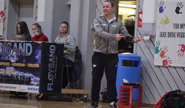 Fana-trenar Erlend Lyssand ser fram til å møta Vipers i NM-semifinale. Her frå kamp mot Os med Fana 2 i 2019. (Arkivfoto: KVB) 