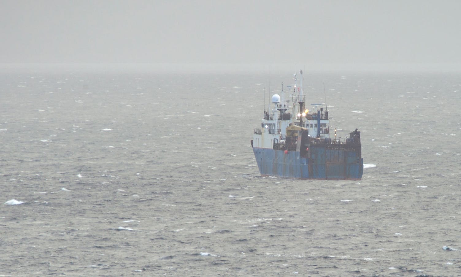 Politiet undersøker russisk fiskebåt i Bjørnafjorden