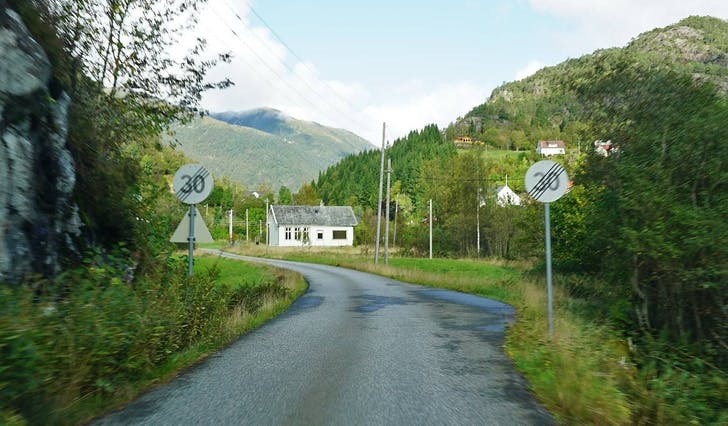 I Lønningdal skal farten opp - i alle fall på internett - men foreløpig er området på venteliste. (Foto: Kjetil Vasby Bruarøy)