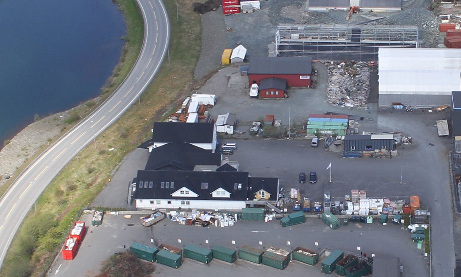 Flyfoto frå 2012, før Svegatjørn blei tappa. (Foto: KVB)