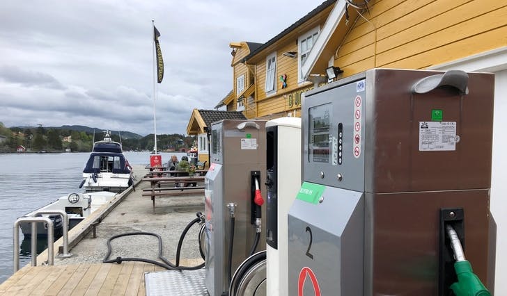 Tanken til pumpe 2 på Bunnpris Vedholmen blei tom i 15-tida søndag 16. mai. (Foto: Kjetil Vasby Bruarøy)