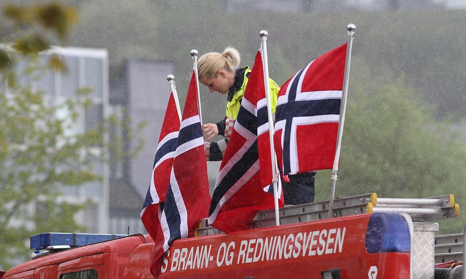 Brannvesenet stilt med eigen tribune pynta med norske flagg (foto: AH)
